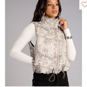 NWT Better Together white camo puffer vest in white oak medium (111)